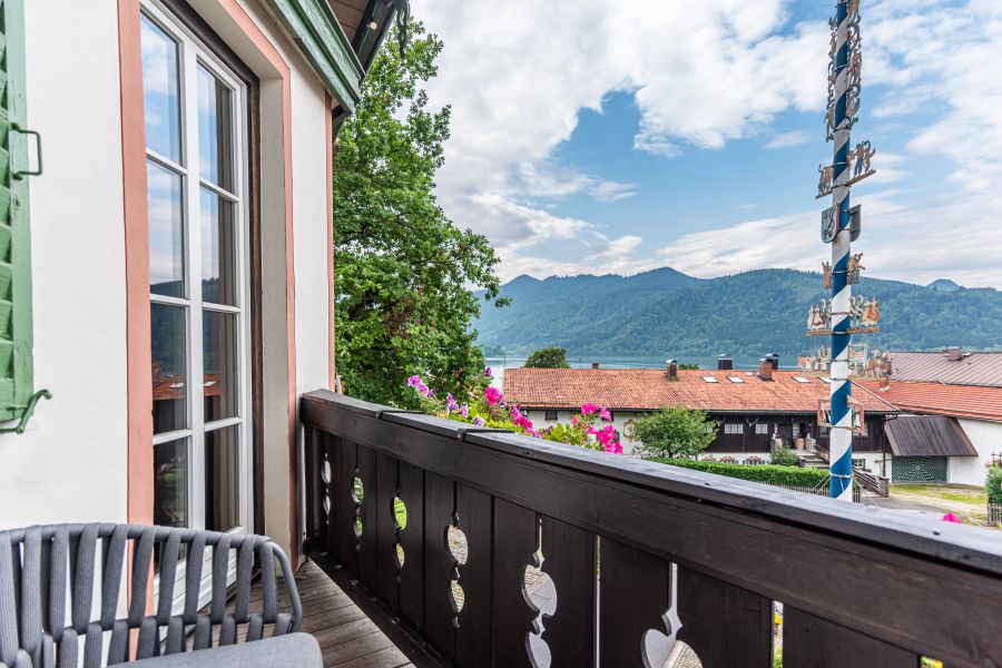 Seeblick und Bergblick vom Balkon im Hotel Terofal in Schliersee